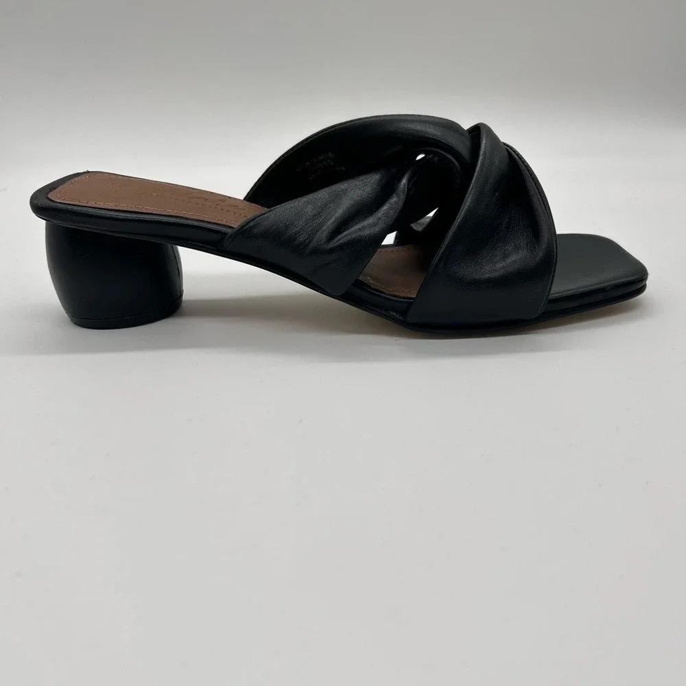 Journee Signature Sandals Womens 8.5 Black Leather Charlize Twisted Slip On‎ NEW